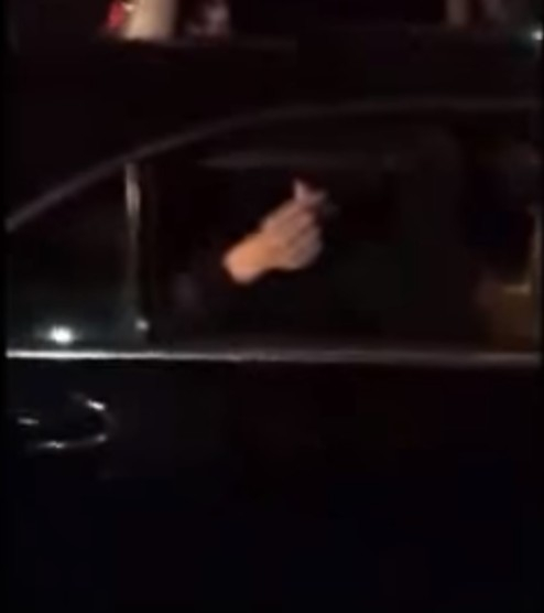 T.O.P 將菸頭丟出車窗外 迷妹大喊「歐巴莎朗嘿唷」