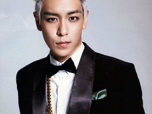 T.O.P 將菸頭丟出車窗外 迷妹大喊「歐巴莎朗嘿唷」