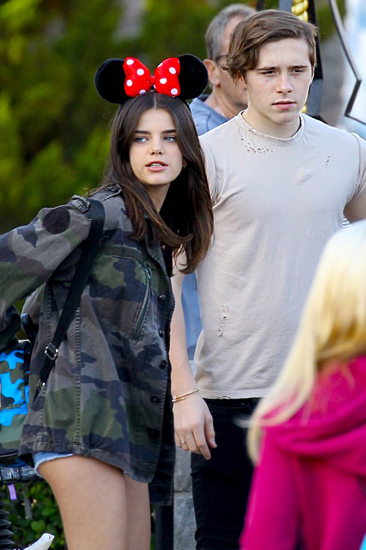 與 Brooklyn Beckham 同遊迪士尼,緋聞女友 Sonia 穿搭獲網民大讚!