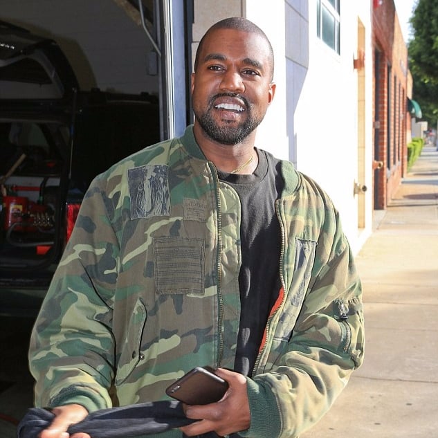 肯伊威斯特叫不到車呆站路邊　就答應讓狗仔隊載他一程！