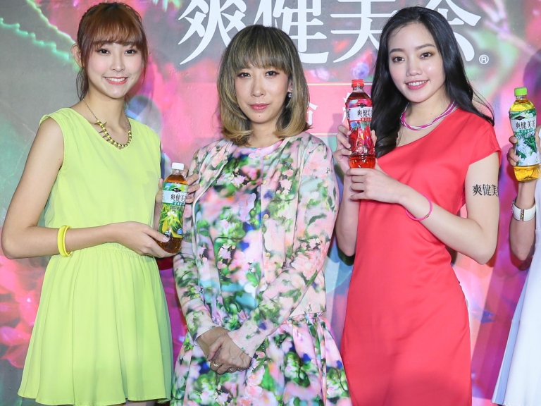 「爽健美茶X蜷川実花」全系列合作 限量聯名瓶正式上市