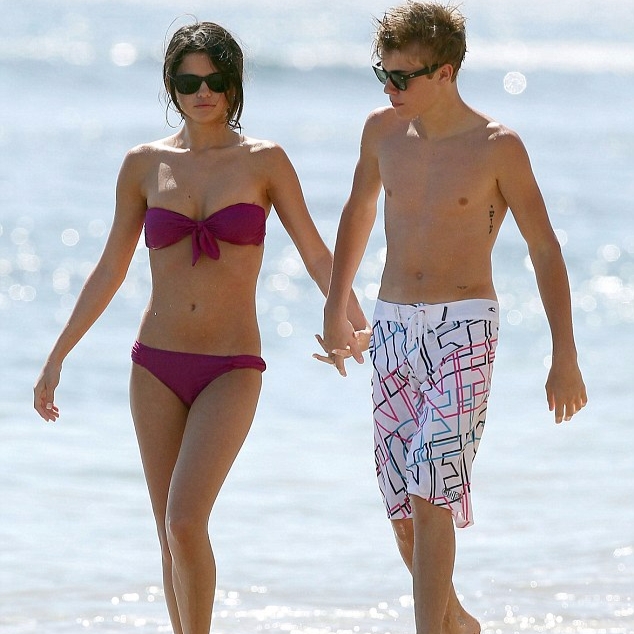 演哪齣？小賈斯汀分享 Jelena 舊情照　賽琳娜竟秒讚！