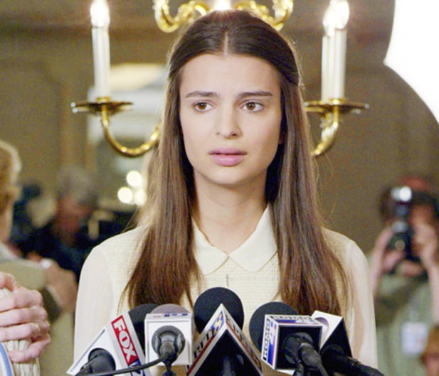 電影《控制》小三 Emily Ratajkowski　以手遮胸拍攝超性感寫真！