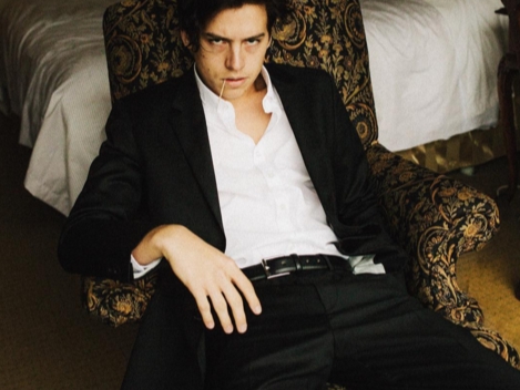 「寇弟」Cole Sprouse 染了全黑新髮色　絕對帥到讓你尖叫！