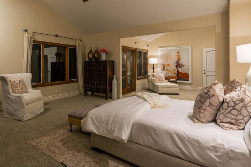 才 19 歲就買豪宅了！帶你走進超殺女的豪宅