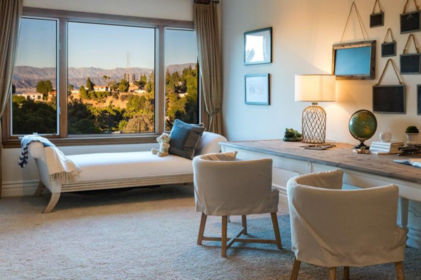 才 19 歲就買豪宅了！帶你走進超殺女的豪宅