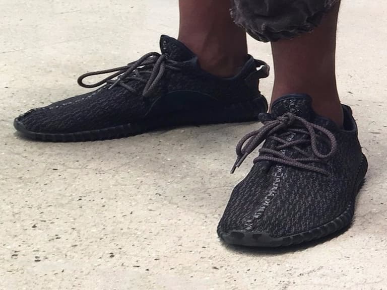 肯爺偷穿新鞋被抓包？！Yeezy Boost 350 「果凍底」未確認版本曝光