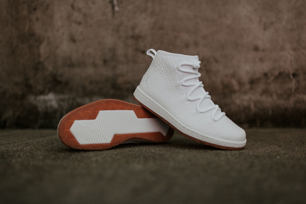 Jordan Galaxy 再推出純色鞋款 All-White 鞋身塑造簡約的潮流感!