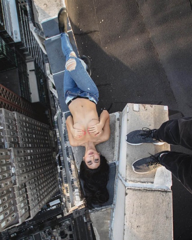 日本攝影師拍下美女與高樓大廈的寫真　讓城市更加性感而爆紅！