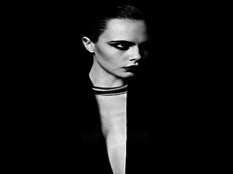 Hedi Slimane 離開 SAINT LAURENT 前的最後一組廣告 卡拉都為他復出了!