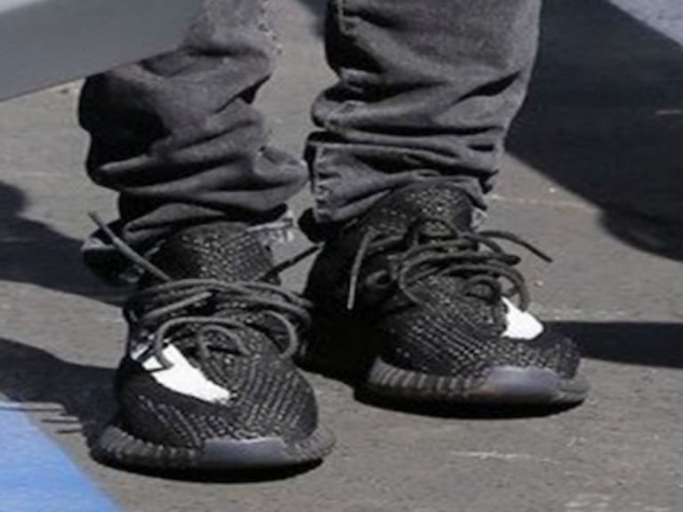 意外的巧合？！　Yeezy Boost 350 與 Nike Big Swoosh 鞋款比一比