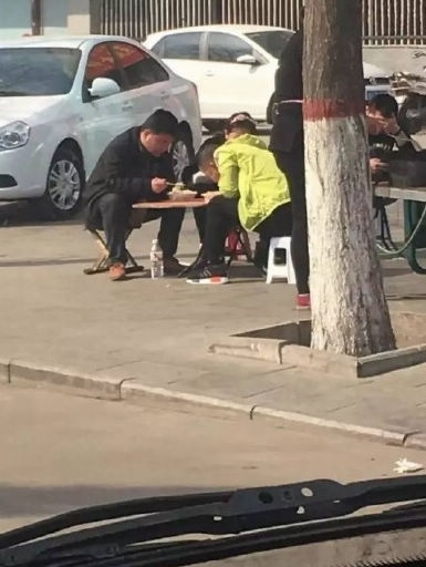 中國大陸山寨 NMD 氾濫 隔壁老伯、阿婆都在穿?!