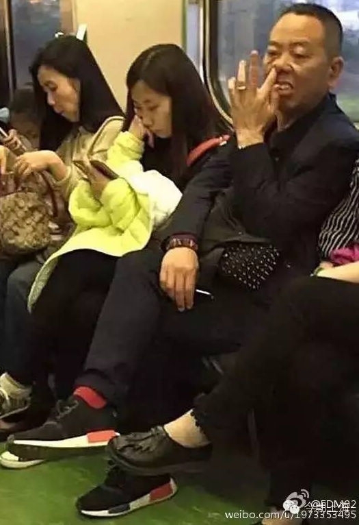 中國大陸山寨 NMD 氾濫 隔壁老伯、阿婆都在穿?!
