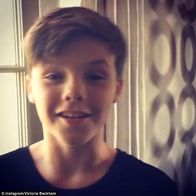 新少女殺手偶像誕生？貝克漢 11 歲兒子唱歌影片引起網友討論！