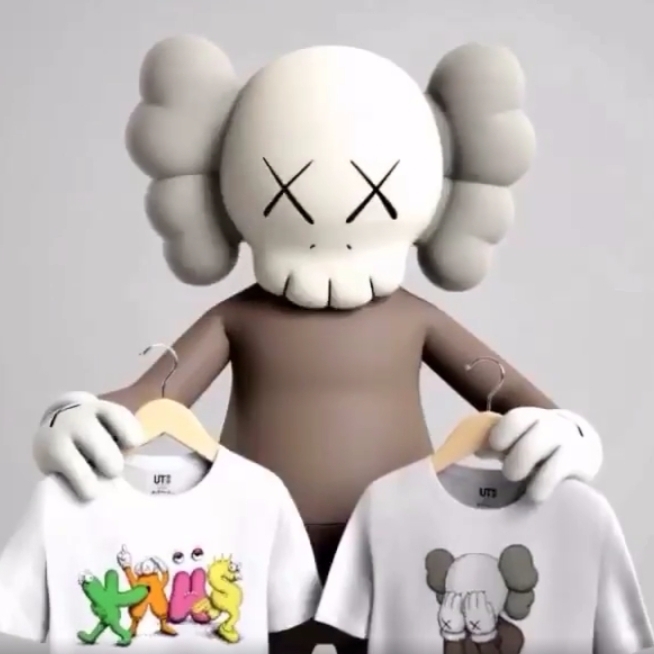 KAWS X UNIQLO 聯名廣告曝光！　就連「他」也不知道要挑哪一件...
