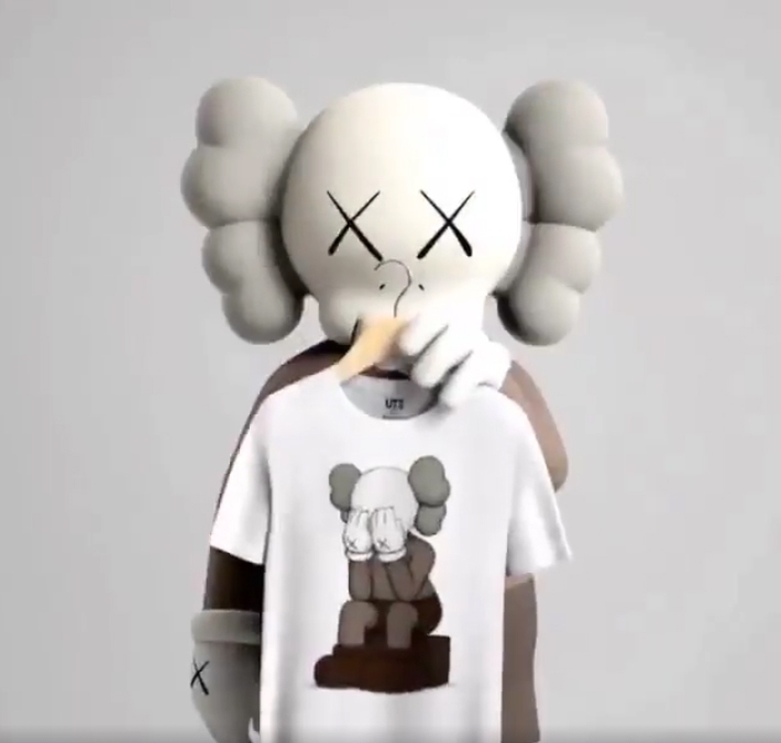 KAWS X UNIQLO 聯名廣告曝光！　就連「他」也不知道要挑哪一件...