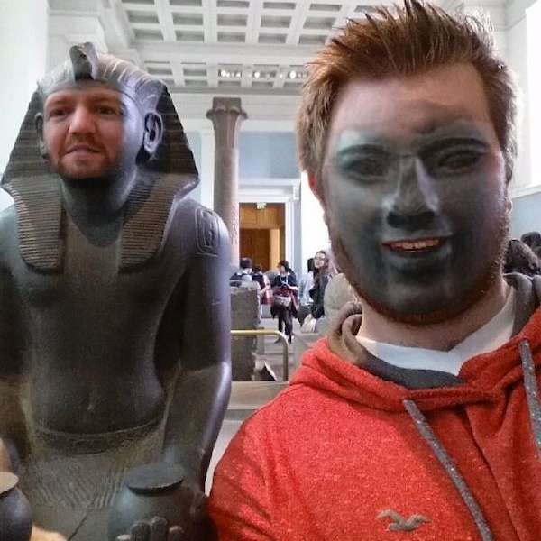 這名男子跑去博物館大玩「換臉 App」　立刻爆紅引起熱議！