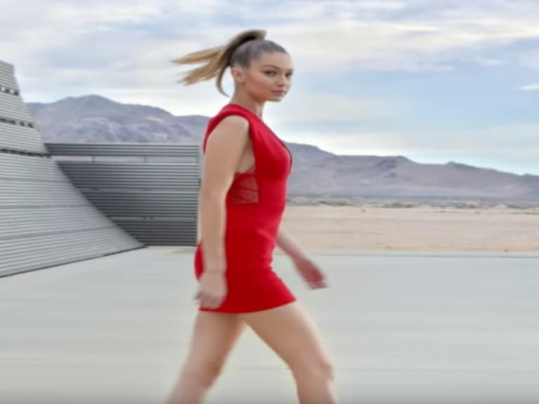 BMW 這支廣告請來超模 Gigi Hadid 絕對讓你目不轉睛盯著車子看 45 秒!