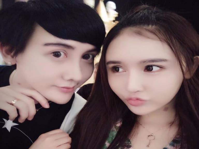 蛇精男痛哭承認自拍性愛影片後 再度大方與女友自拍上傳!