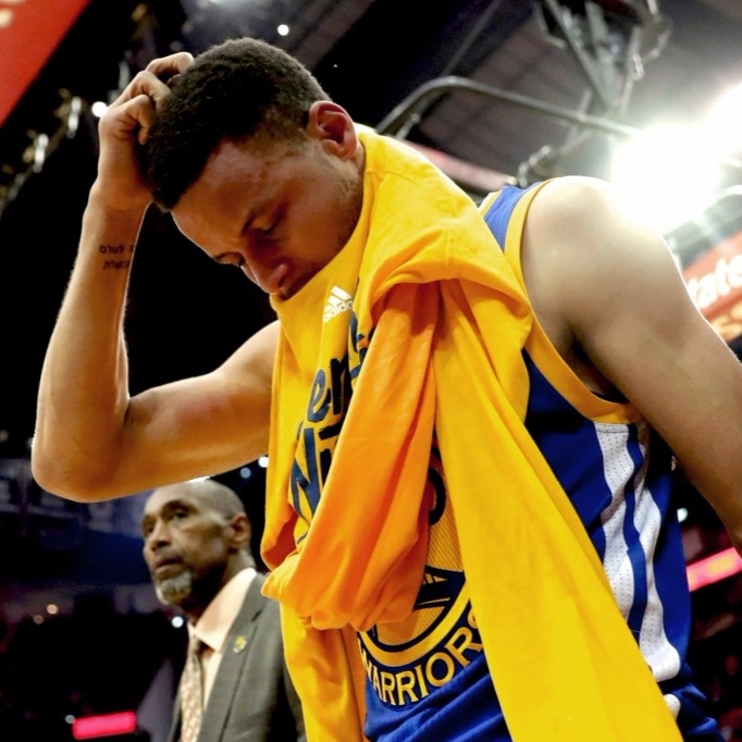 Curry 傷後復出居然這樣退場　網友：眼眶都濕了！
