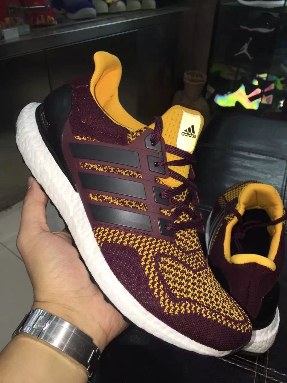 adidas Ultra Boost Redskins 實品曝光　配色宛如為騎士隊球迷打造！