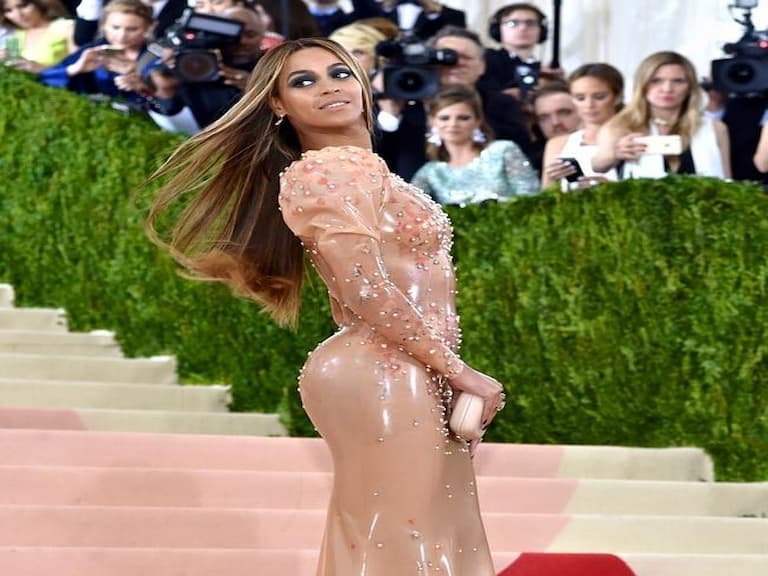 克萊兒最心機,首搶MET GALA 頭采