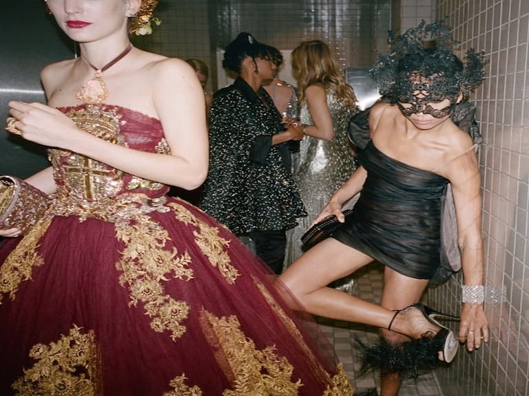 最真實的「後台」直擊!於 Met Gala 洗手間拍攝的極罕照片!