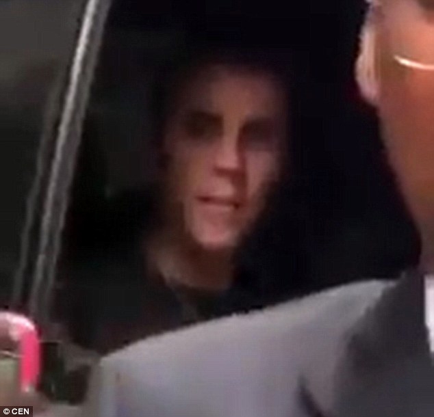 小賈斯汀將阿根廷國旗丟出車窗外 15 歲小粉絲傷心問:Why?