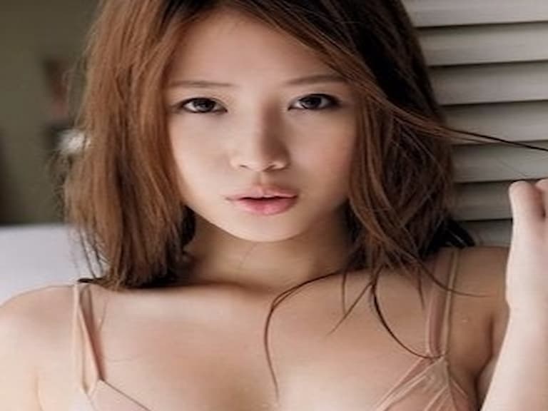 雞排妹自拍秀出 22 吋小蠻腰公佈減重菜單！　但網友們似乎看的是...