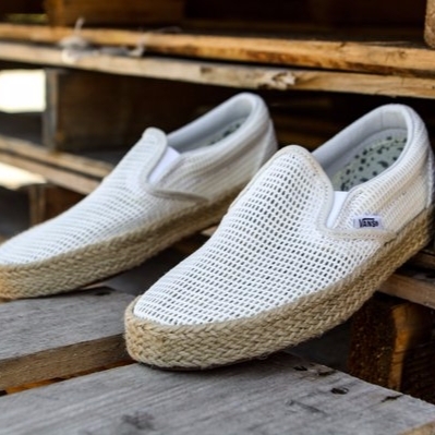 今夏吹起編織風！Vans Slip-On 草鞋版本　打造簡單自然的渡假風情！