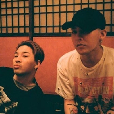 BIGBANG 成員吃大餐為太陽 28 歲慶生　T.O.P 依舊孤單一人拍電影...