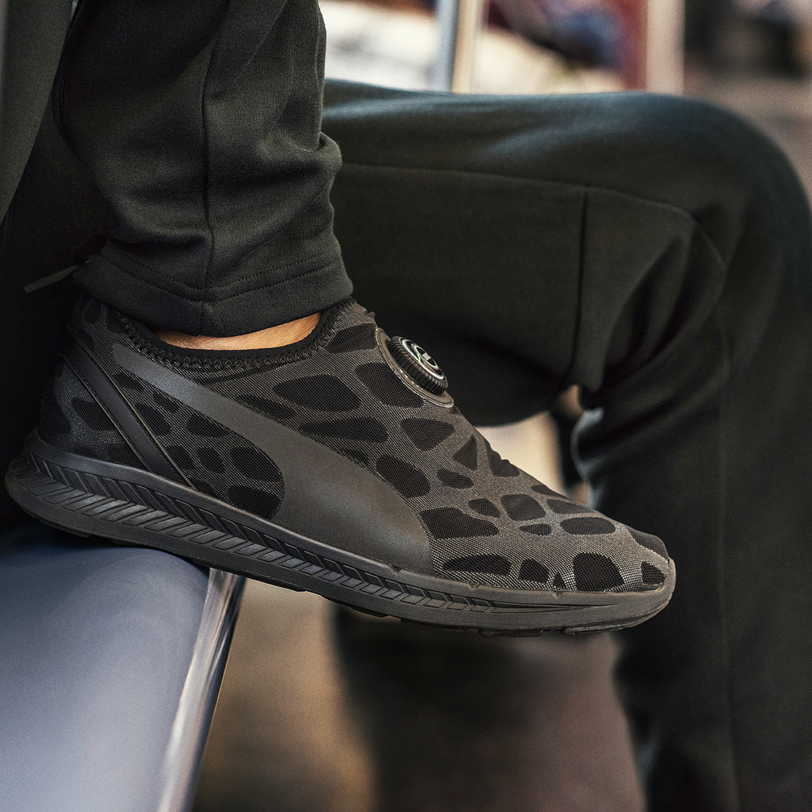 蕾哈娜 帥性演繹全新 PUMA Disc Sleeve IGNITE  加入強烈街頭潮流元素   時尚節奏  一旋即發