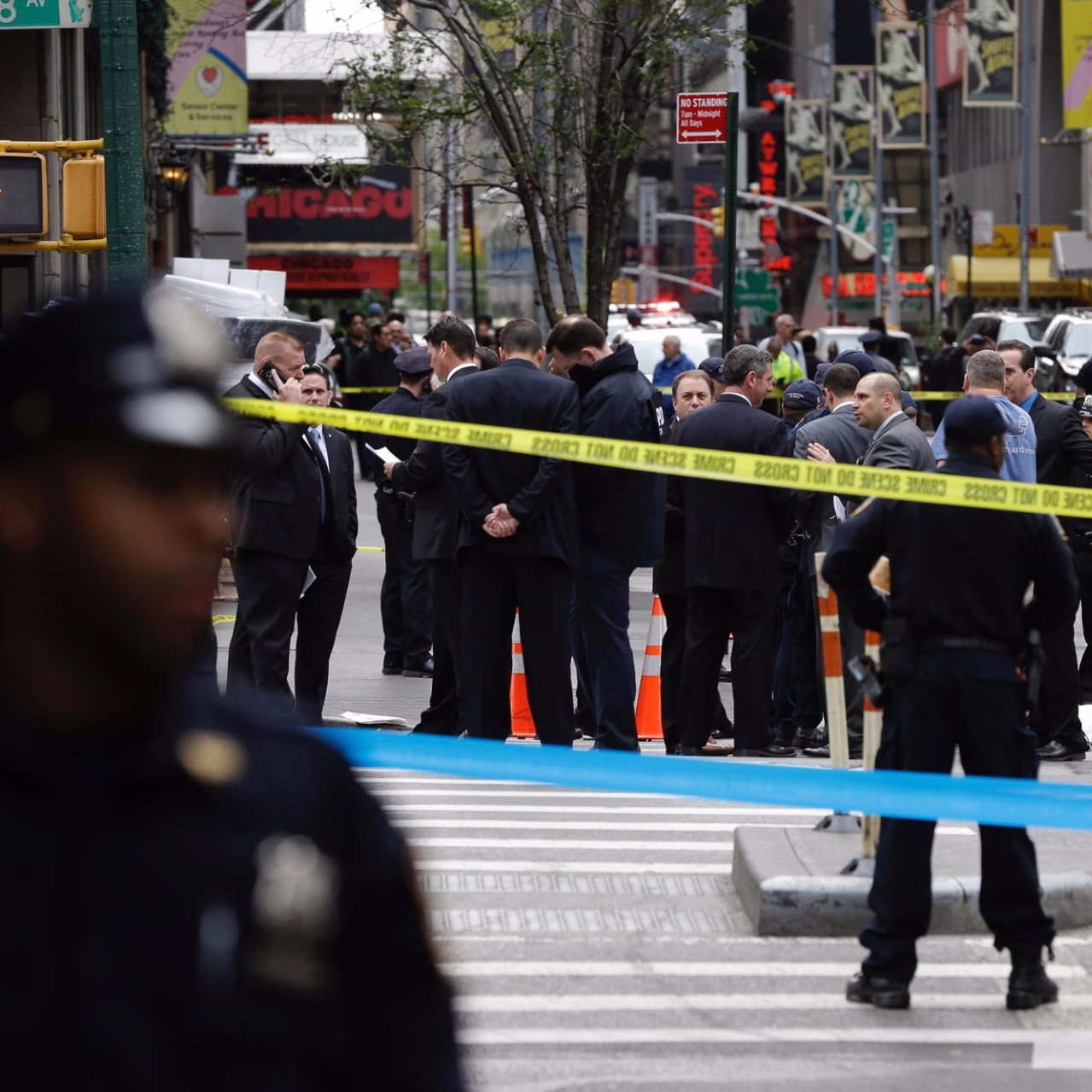 紐約警察開槍射擊持刀歹徒　有四槍沒貫穿因為穿上這個品牌的外套！？