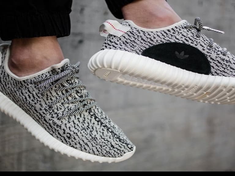 一雙 Yeezy 只賺 60 元？球鞋網站揭密：成本才值一件 UT ！