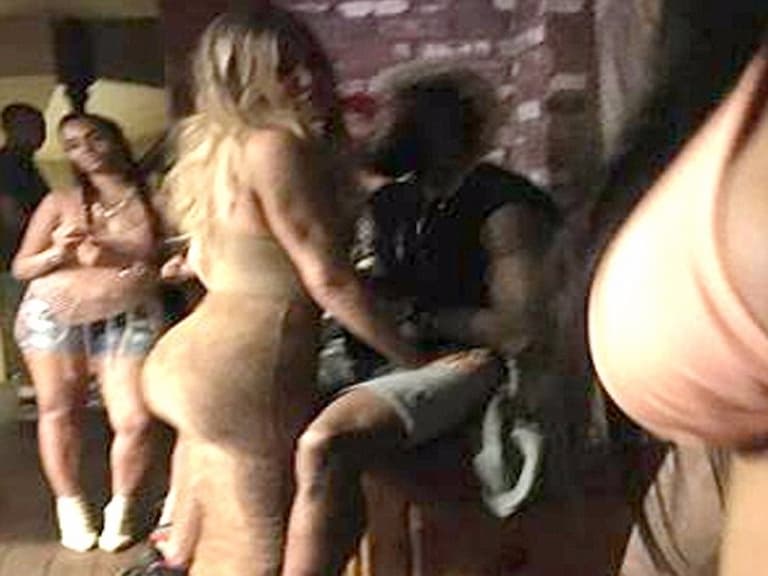 哈登回不去了!Khloe Kardashian 再爆戀上 23 歲 NFL 鮮肉球星!