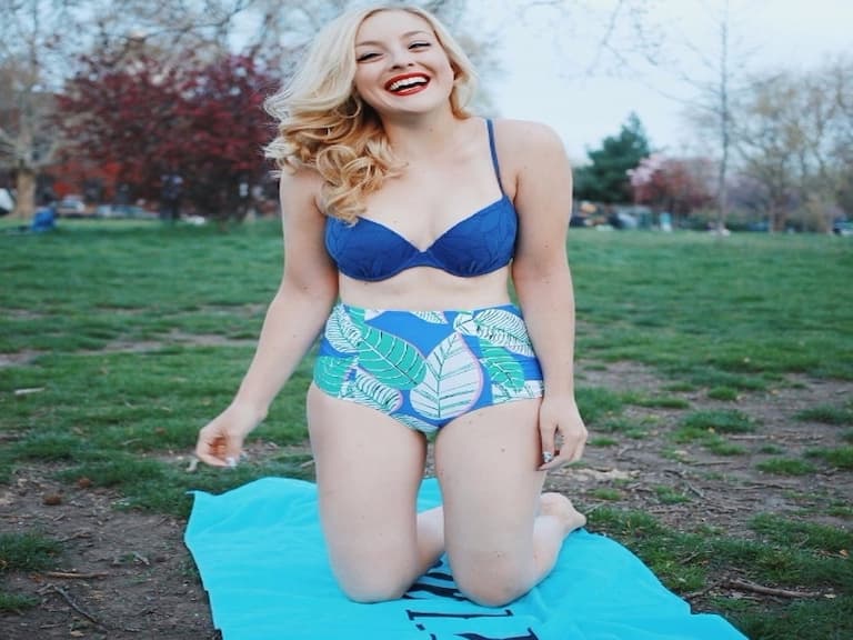女生必學：送你 10 個擺 Pose 秘技，今個夏天凡人也可拍出模特兒一樣的泳裝照！