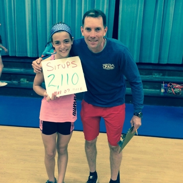 10 歲小女孩 90 分鐘做了 2110 下仰臥起坐　刷新美國紀錄！