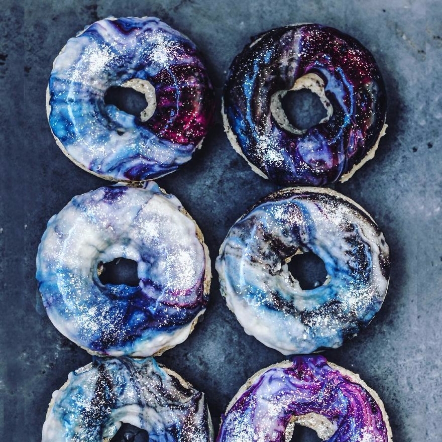 國外流行起的「銀河系甜甜圈」　真的會讓人有食慾嗎？
