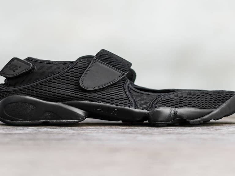 忍者鞋正夯！Nike Air Rift 推出全黑配色
