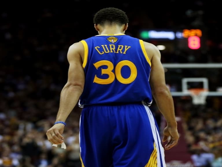 詹姆斯大腿超粗！騎士逆轉勝勇奪第一座 NBA 冠軍