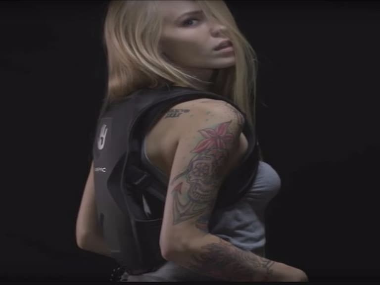 【嘻哈特輯】嘻哈歌手也力挺　用背的重低音響！