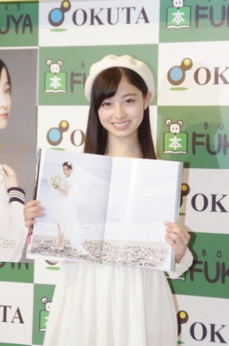 17 歲「天使偶像」橋本環奈披上白紗 大量網友瘋狂求婚!