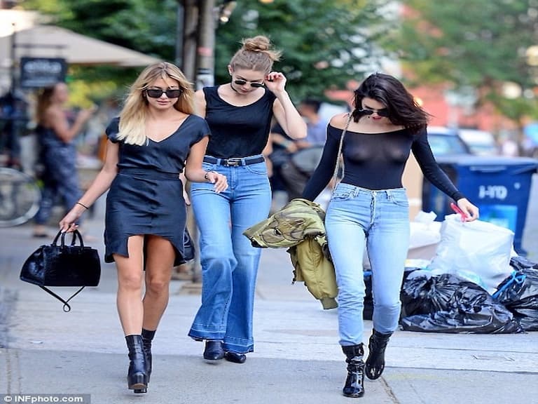 超模風格?Kendall Jenner 裸上身單穿黑色薄紗出門 胸型一覽無遺!