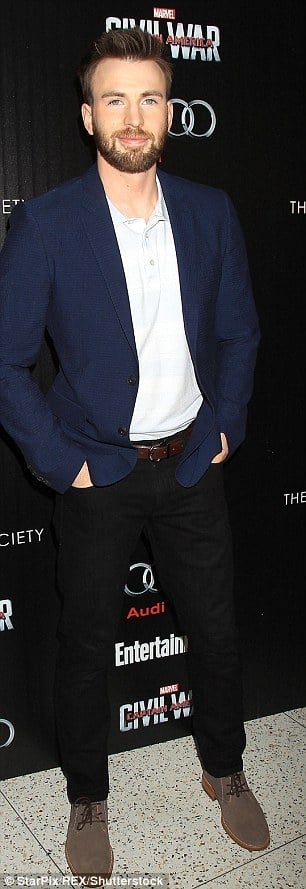 「美國隊長」克里斯伊凡首度公開曬出新女友　一同亮相證實戀情成真！