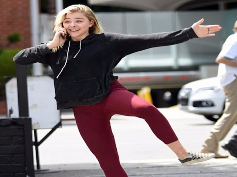 想擁有 Brooklyn Beckham 這樣的帥男友，就先做一個如 Chloë Grace Moretz 般吸引的女生吧！