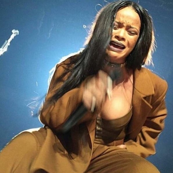 粉絲用蕾哈娜「崩壞表情」惡搞　她居然親自回覆「威脅」網友超爆笑！