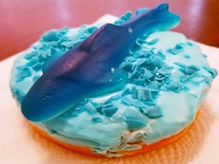 7-11的新品【鯊魚甜甜圈】大人小孩都玩瘋了