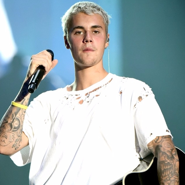 小賈斯汀演唱會上丟粉絲禮物直罵「狗屎」　當下的真實情況是...