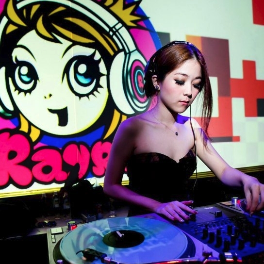 台灣第一人！DJ RAY RAY 簽進亞洲最大 DJ 經紀公司，將成 DJ SODA 師妹！