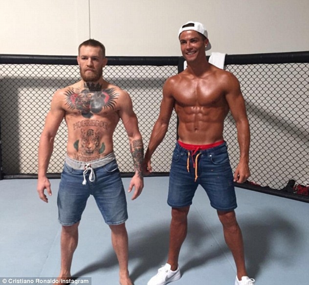 兩大帥哥運動明星！C 羅與 Conor McGregor 正面交鋒拚肌肉！